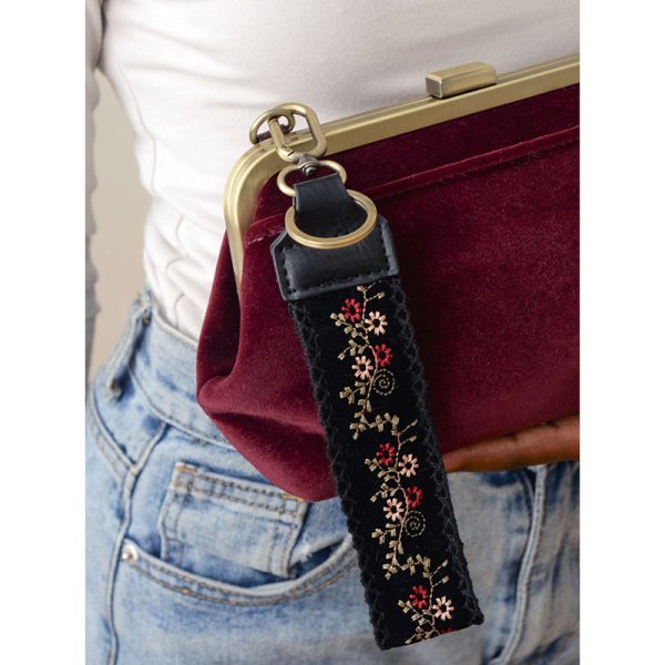 1.5" Black Daisy Chain Easy Find Wristlet Keychain